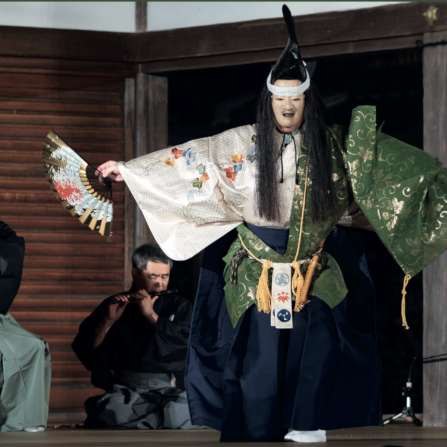 Représentations de pièces de Théâtre Nô par l'école Kita