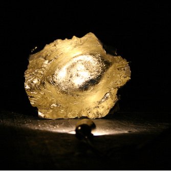 Aide à l'exposition de la Villa Kujoyama le « Petit théâtre de lumière » au Musée des Arts Décoratifs